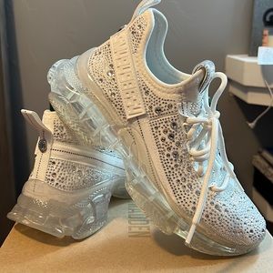 Máxima-R White Steve Madden Size 8.5